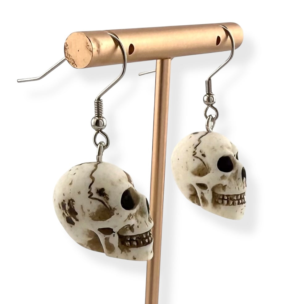 Halloween Skull Drop Earrings – Spooky Statement Jewelry for Costume Parties & Everyday Style